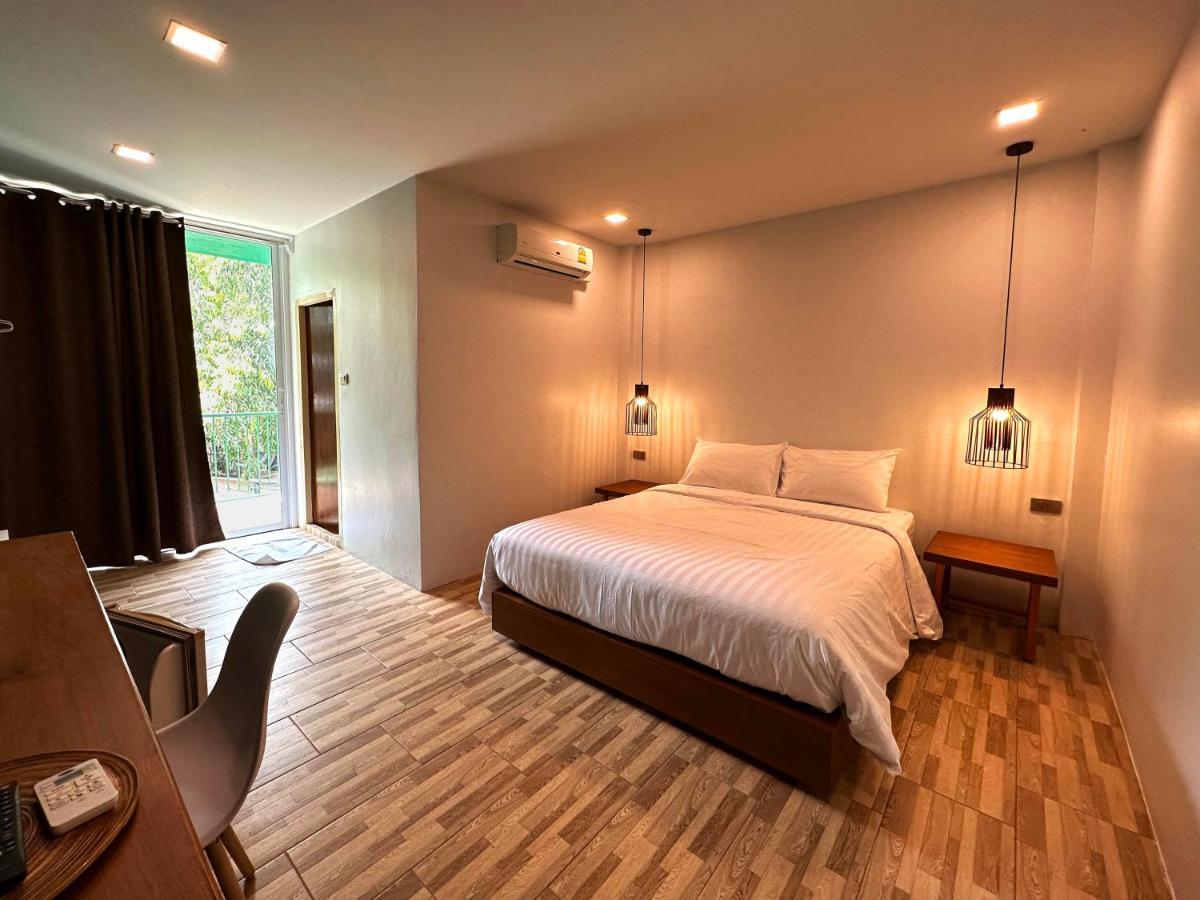 Plernpetch Hotel Сурат Тхани Екстериор снимка