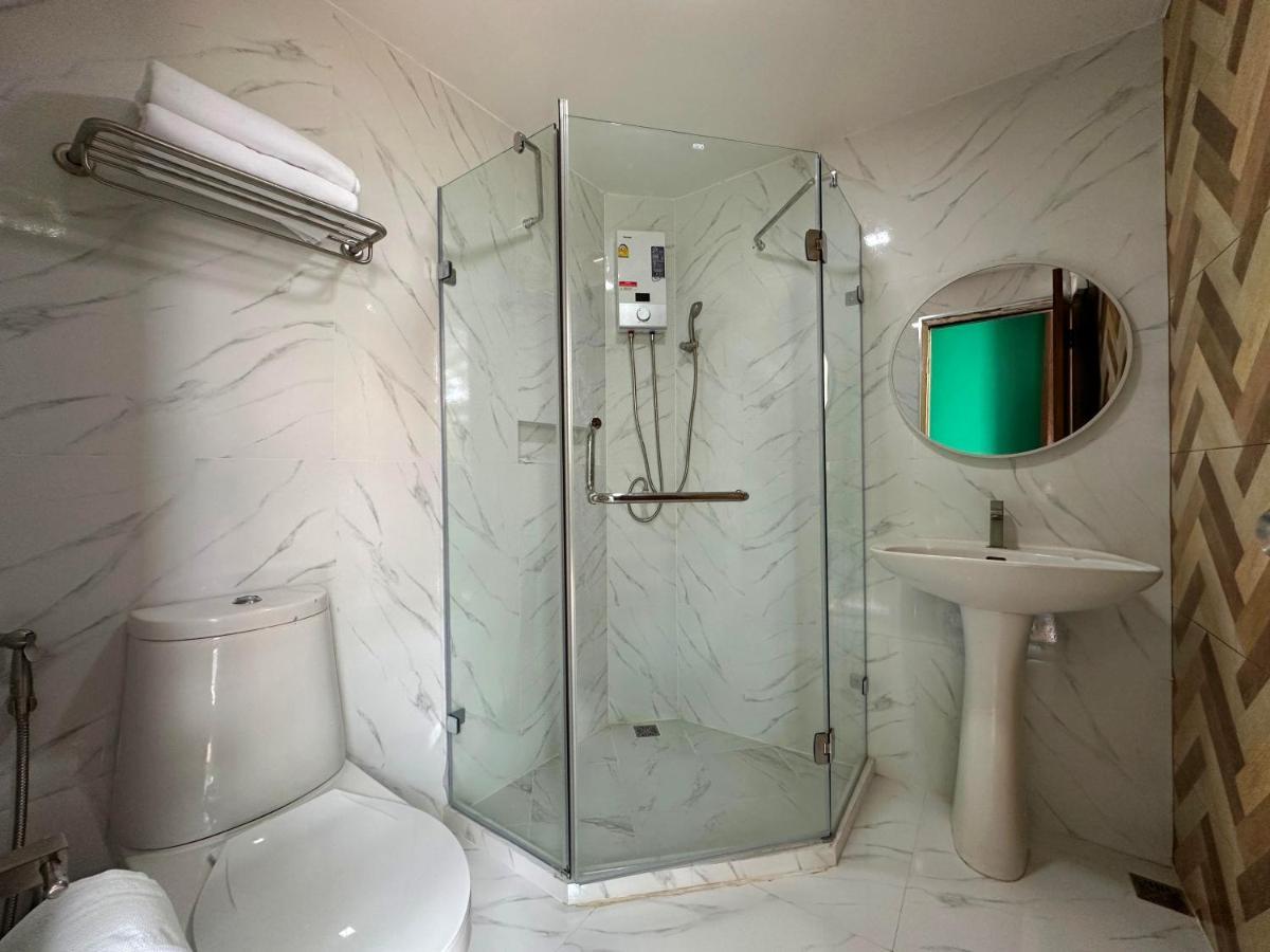 Plernpetch Hotel Сурат Тхани Екстериор снимка