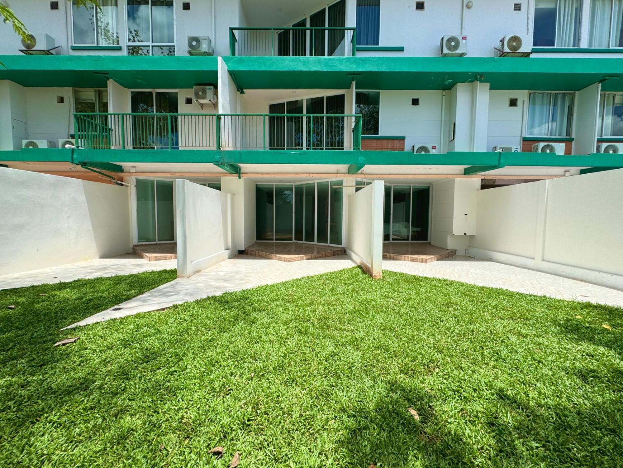 Plernpetch Hotel Сурат Тхани Екстериор снимка
